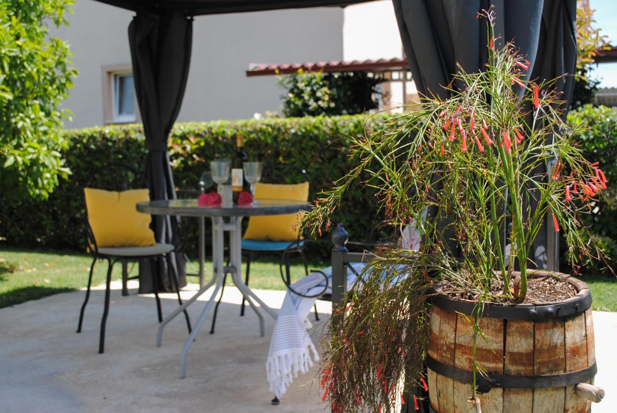 Cozy Apartment With Garden Kastela Luaran gambar
