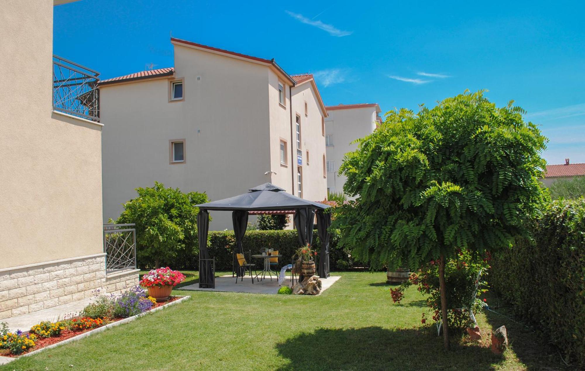 Cozy Apartment With Garden Kastela Luaran gambar
